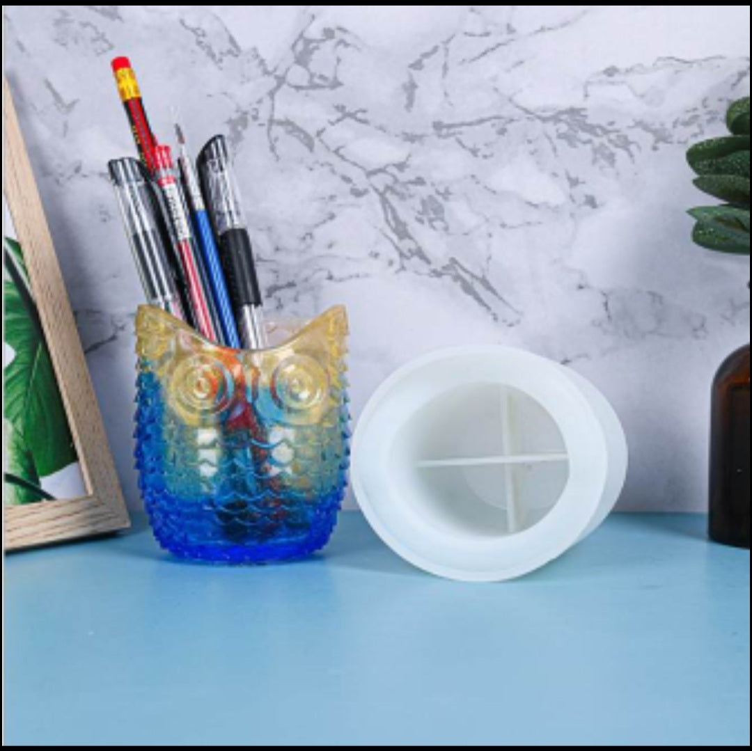 Owl pen/makeup brush holder